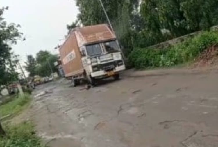 Container driver dies after being hit by a high-tension line