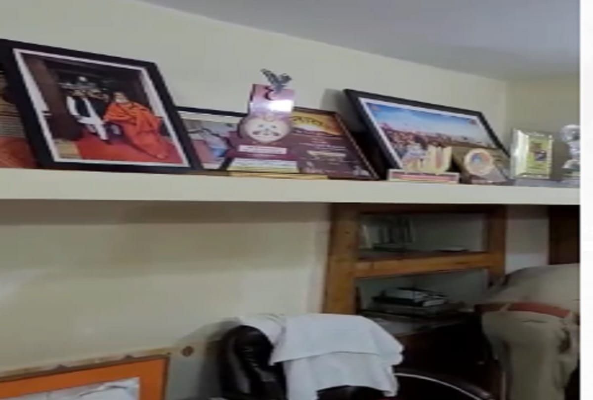 Mahant Narendra Giri Case: Video surfaced soon after death, running fan, cut rope and letter pad...