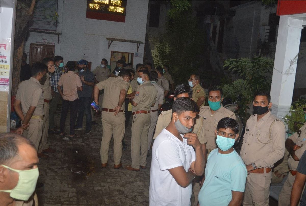 FIR filed against ABVP workers for creating ruckus in Kamla Nagar police station agra
