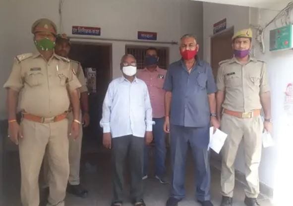 Bank accountant arrested for embezzling 62 lakhs in azamgarh he grabbed scholarship and widow pension money by  fraudulently
