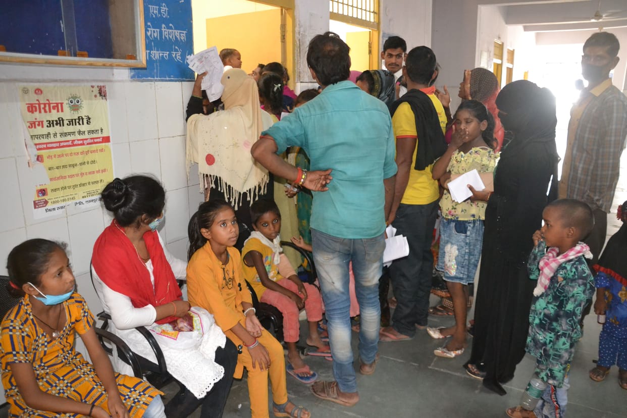 Woman suffering from symptoms of dengue in Kanpur dehat and teenager dies due to fever