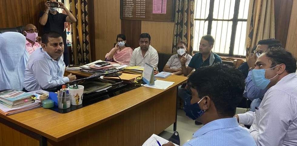Work in Paltan Bazar by coordinating with traders