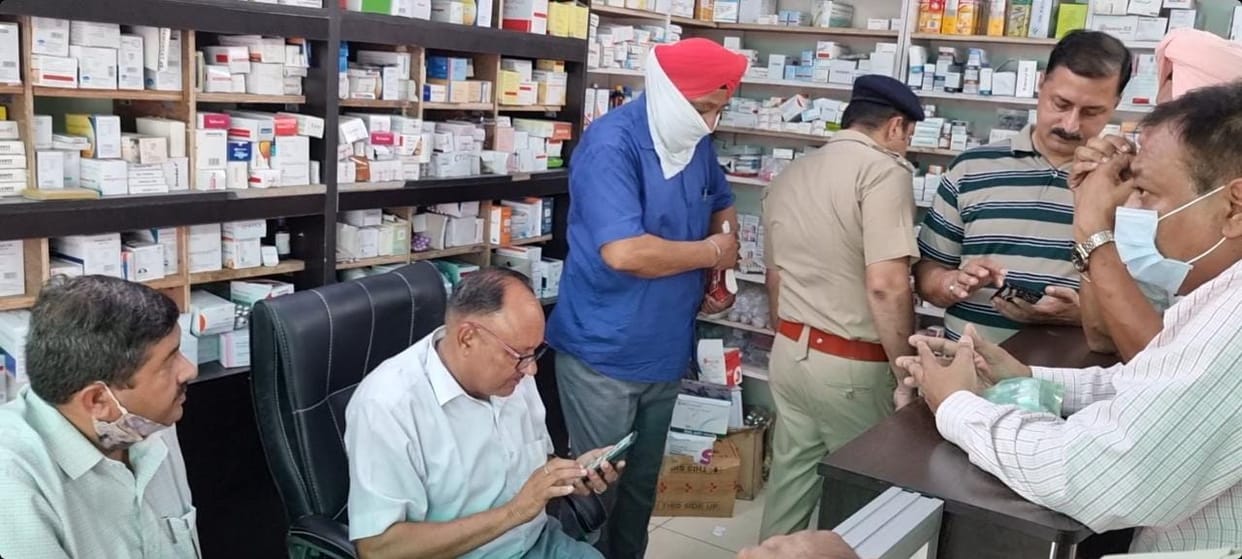 Surprise: 12th pass person found treating people, Yamunanagar