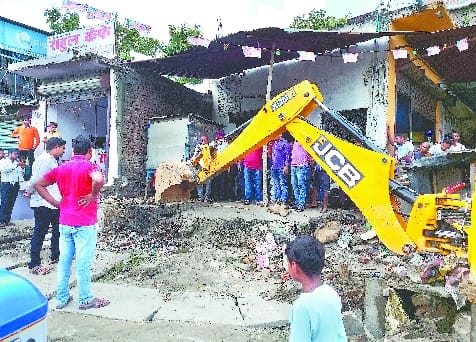 Drain digging started, shopkeepers removed encroachment