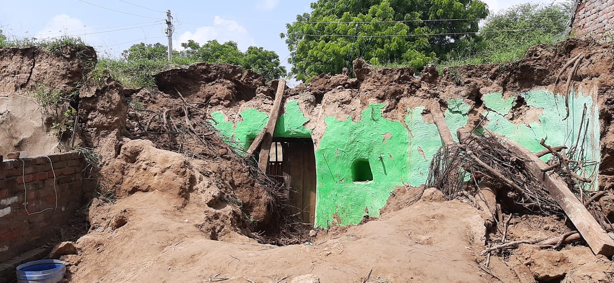 etawah news,Worker buried in debris due to collapse of house, death