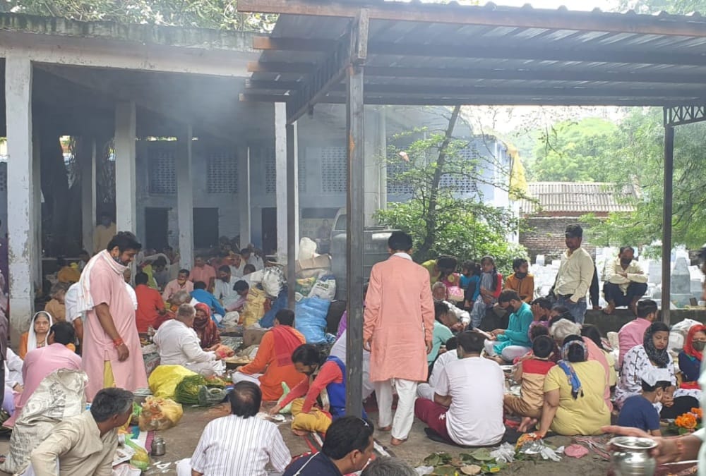 Pitru Paksha 2021: Devotees Crowd for Shradh In Narayan Shila Haridwar Photos