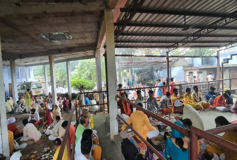 Pitru Paksha 2021: Devotees Crowd for Shradh In Narayan Shila Haridwar Photos