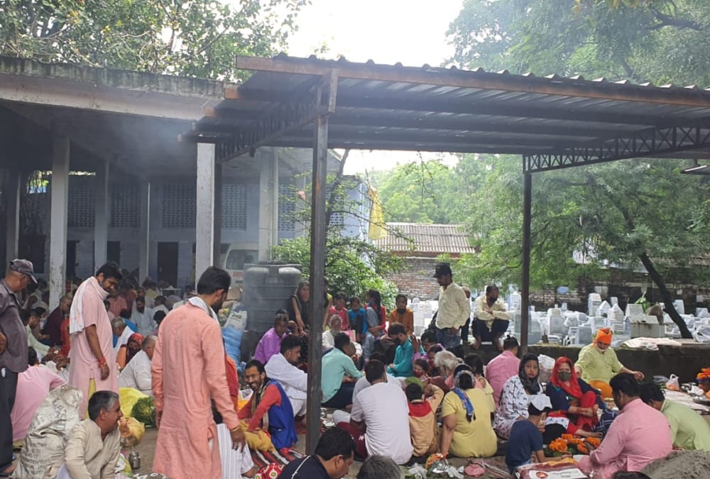 Pitru Paksha 2021: Devotees Crowd for Shradh In Narayan Shila Haridwar Photos