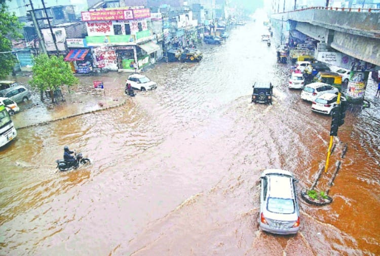 Roads turned into ponds due to heavy rains in Ludhiana of Punjab