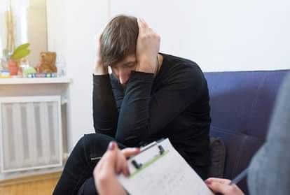 Midlife crisis signs and symptoms in hindi