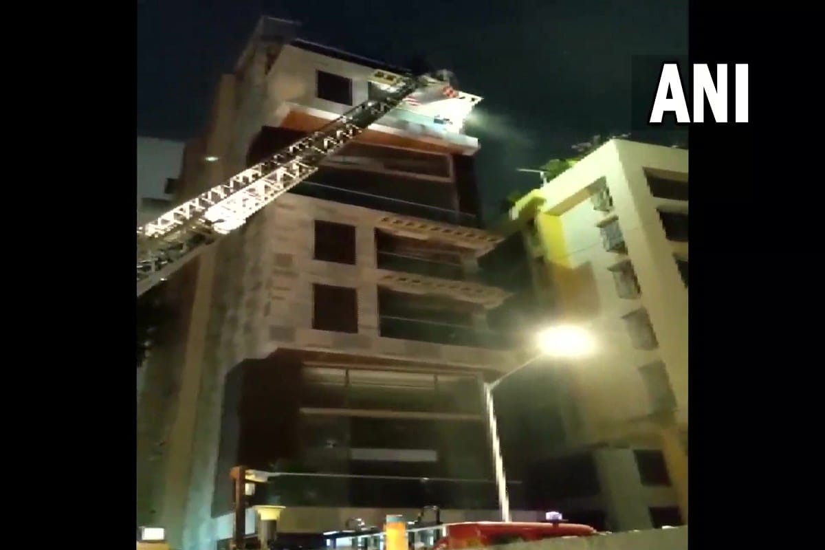 Maharashtra: Fire breaks out in Nutan Villa building in Mumbai's Khar area 