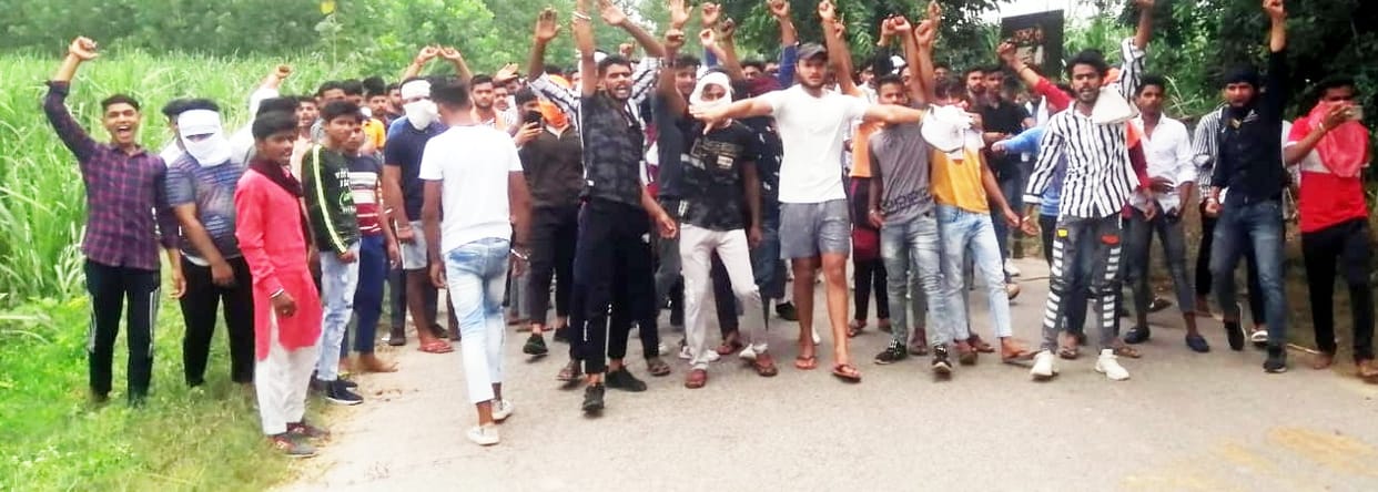 Protesters pelted stones at police