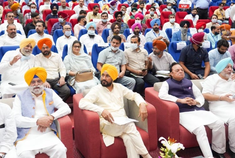 Punjab CM Charanjit Singh Channi announces to set up Management College in Kapurthala