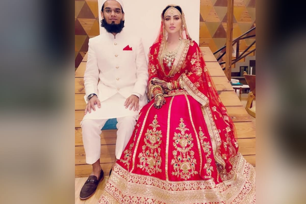 Bollywood actress Sana Khan is now living life with Islamic way away from Bollywood limelight, connection with maulana kaleem siddiqui
