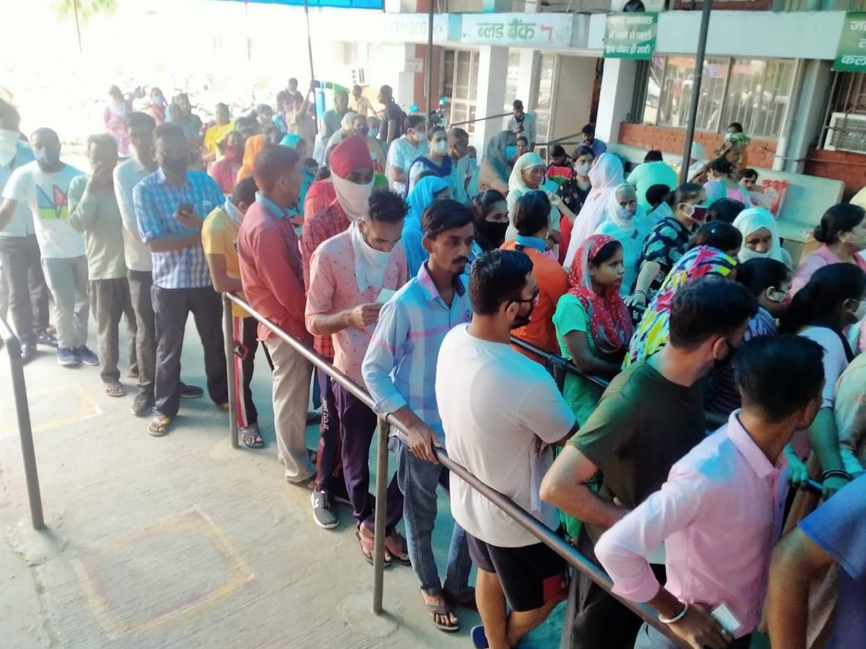 The computers of the registration window did not recover even on the third day, patients had to face trouble to get the card made