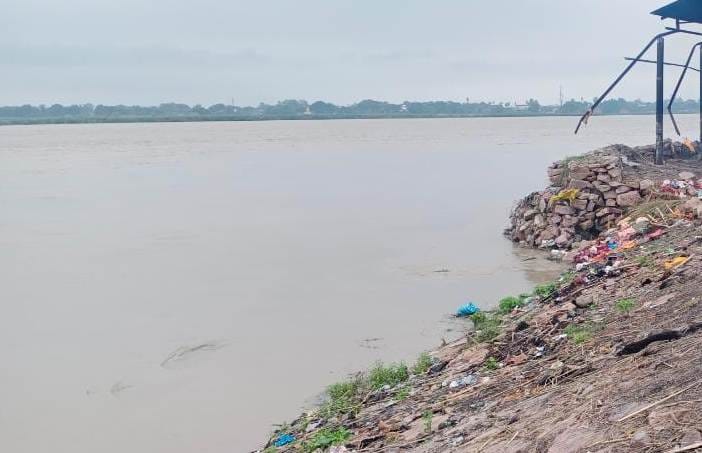 Villagers were shocked to see the erosion of Saryu river