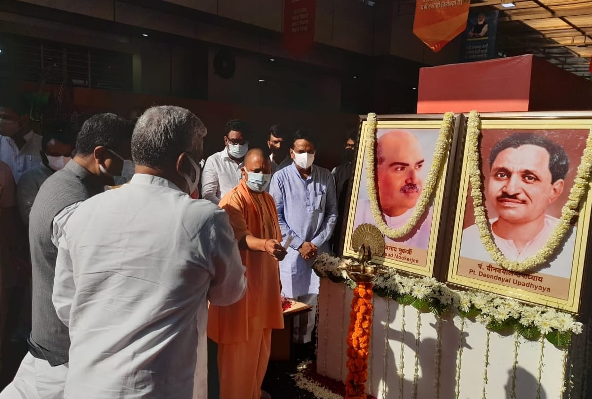 CM yogi Adityanath inaugrated exibition on PM Narendra Modi.
