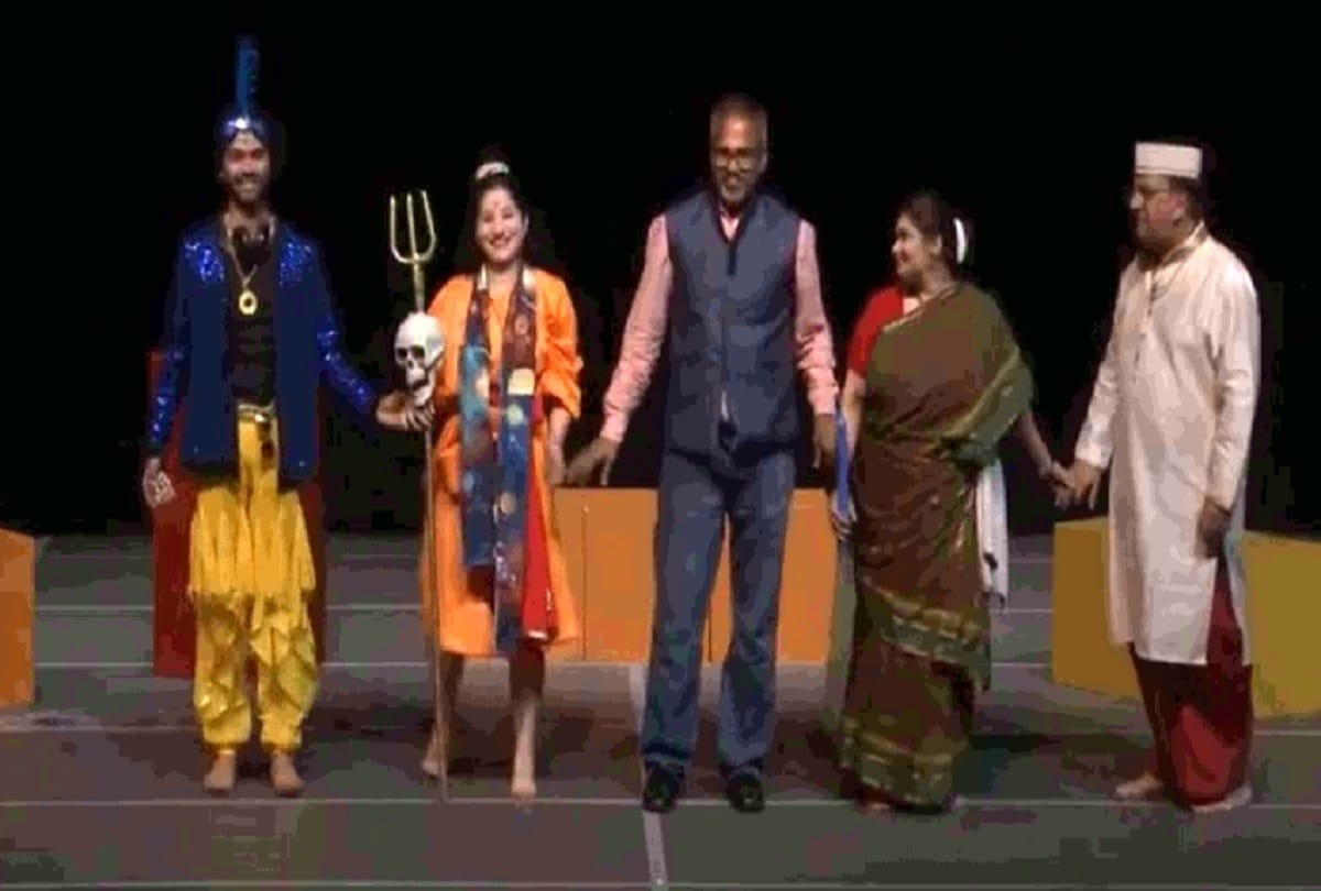 Ashok of Jhansi is spreading the colors of Ramlila in America