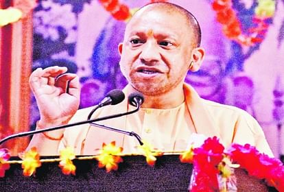 गोरखपुर में सीएम योगी।