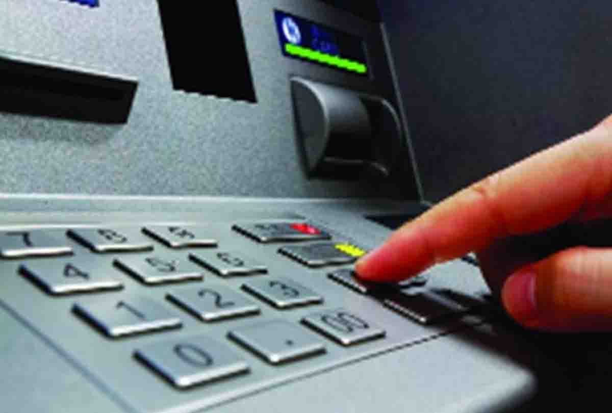 Canara Bank Atm Fault in Banda: ATM fault, 500 notes instead of 100