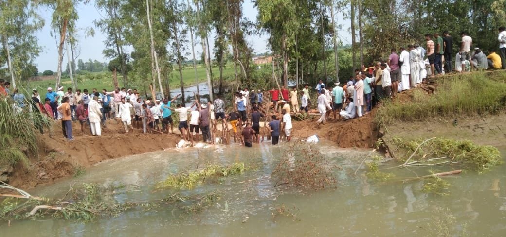One thousand acres of crops and 90 dhanis submerged