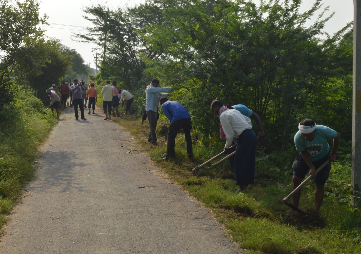 Hathras: Cleaning outside the daughter's house after Chandrashekhar's warning