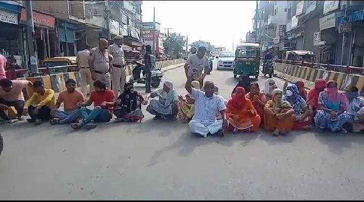 people sat on the ROB and blocked the Gohana road