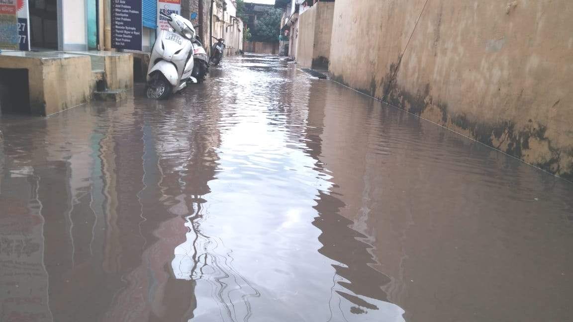 Waterlogging in many places in the city due to rain