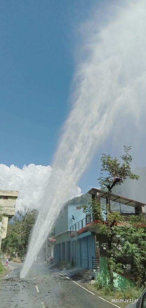 When the fountain suddenly burst in the middle of the road