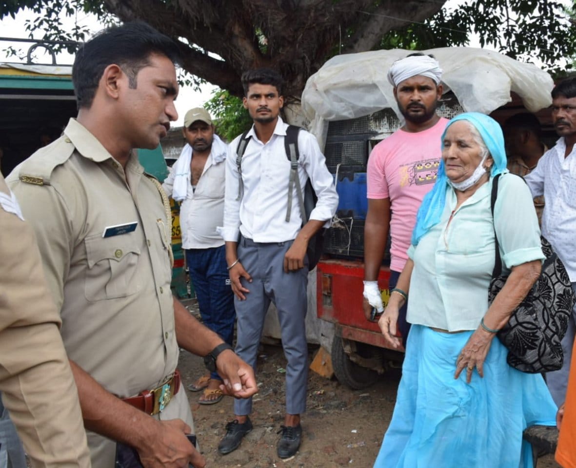 SI's mother's child ran away with a bag full of 38 thousand rupees