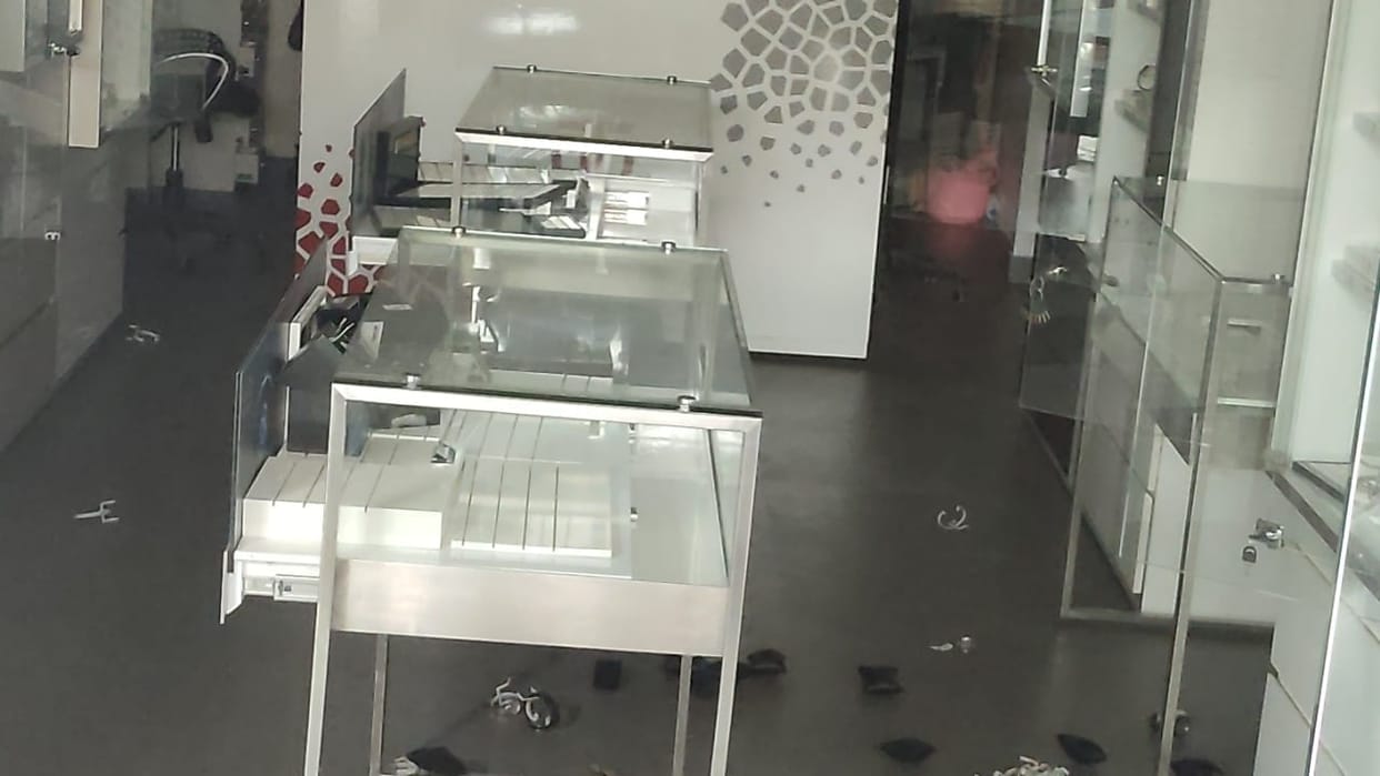 Thieves enter into branded watch showroom in varanasi stolen valuable watches worth RS 25 lakhs by uprooting  shutter