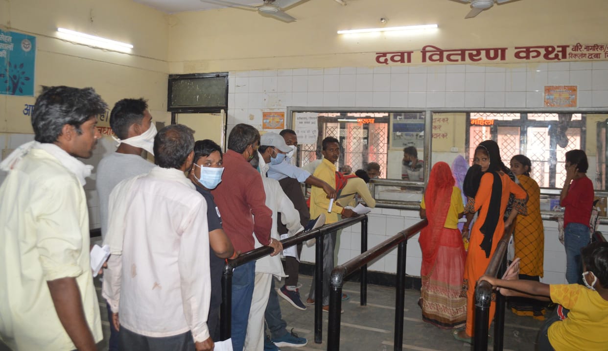 Hathras: Outbreak of fever is not stopping, hospitals are full of patients