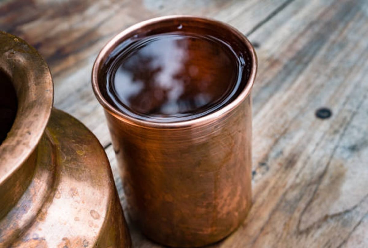 The right way to drink water in a copper vessel benefits in hindi