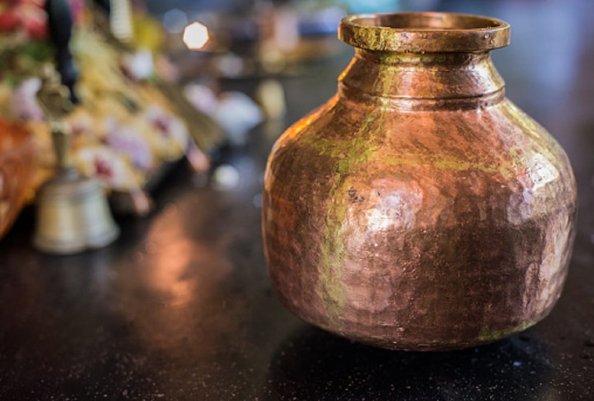 The right way to drink water in a copper vessel benefits in hindi