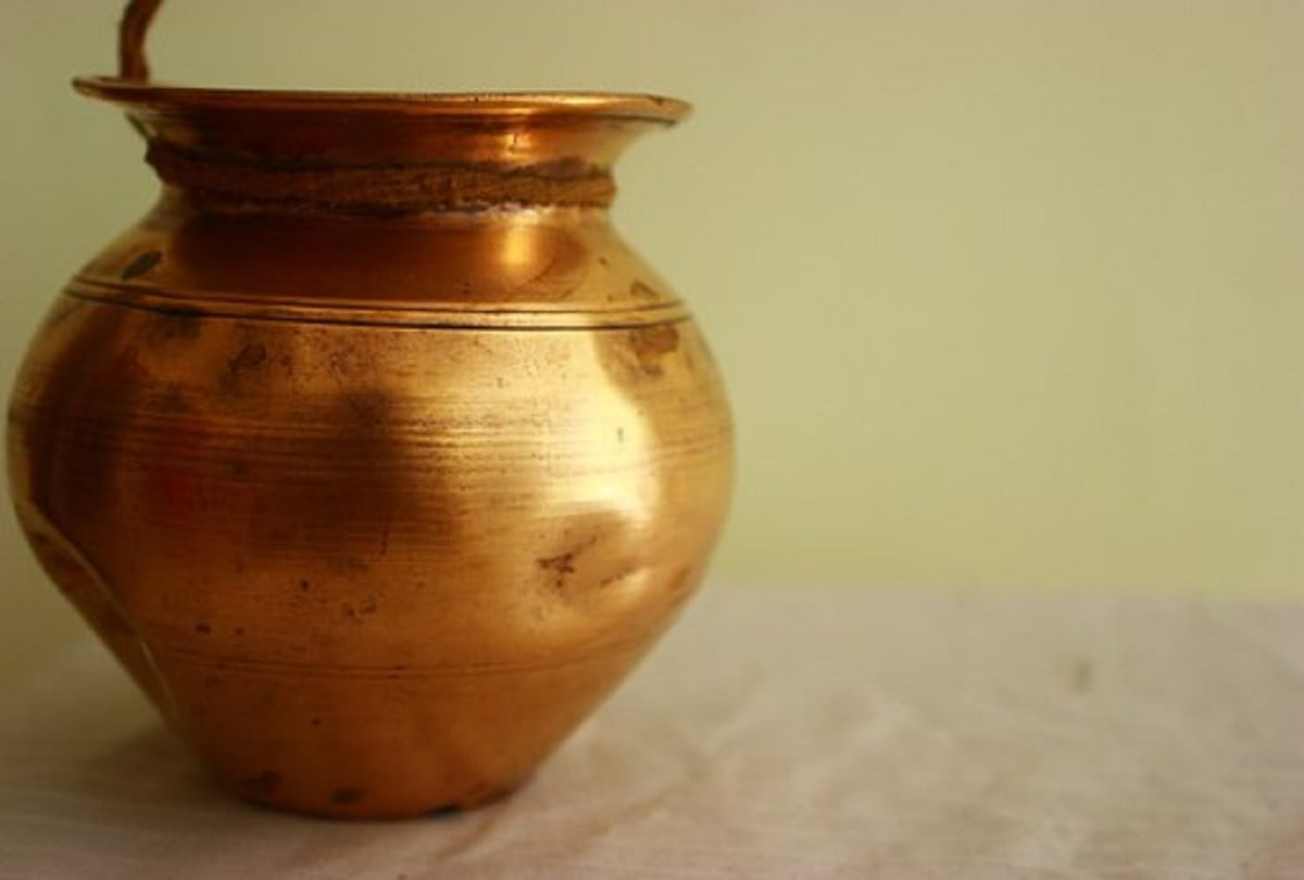 The right way to drink water in a copper vessel benefits in hindi
