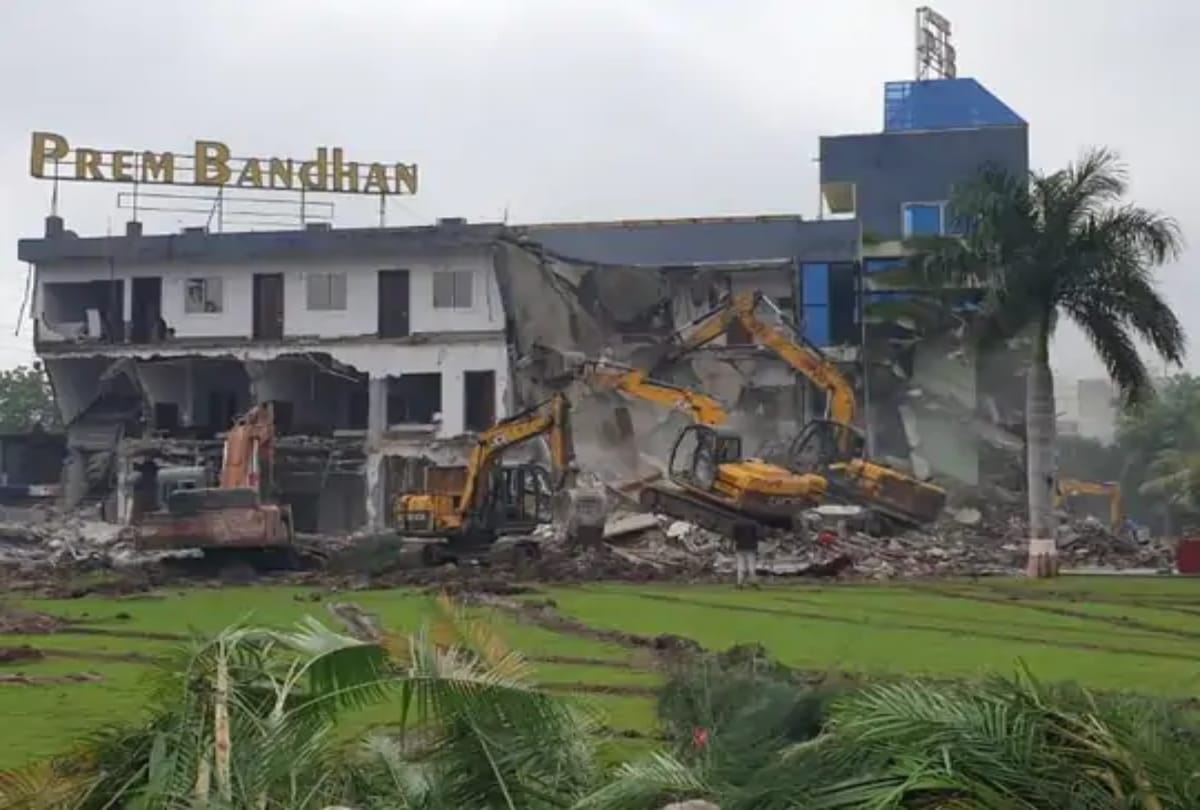 MP: Illegal structures on govt land worth Rs 1,000cr razed in Indore