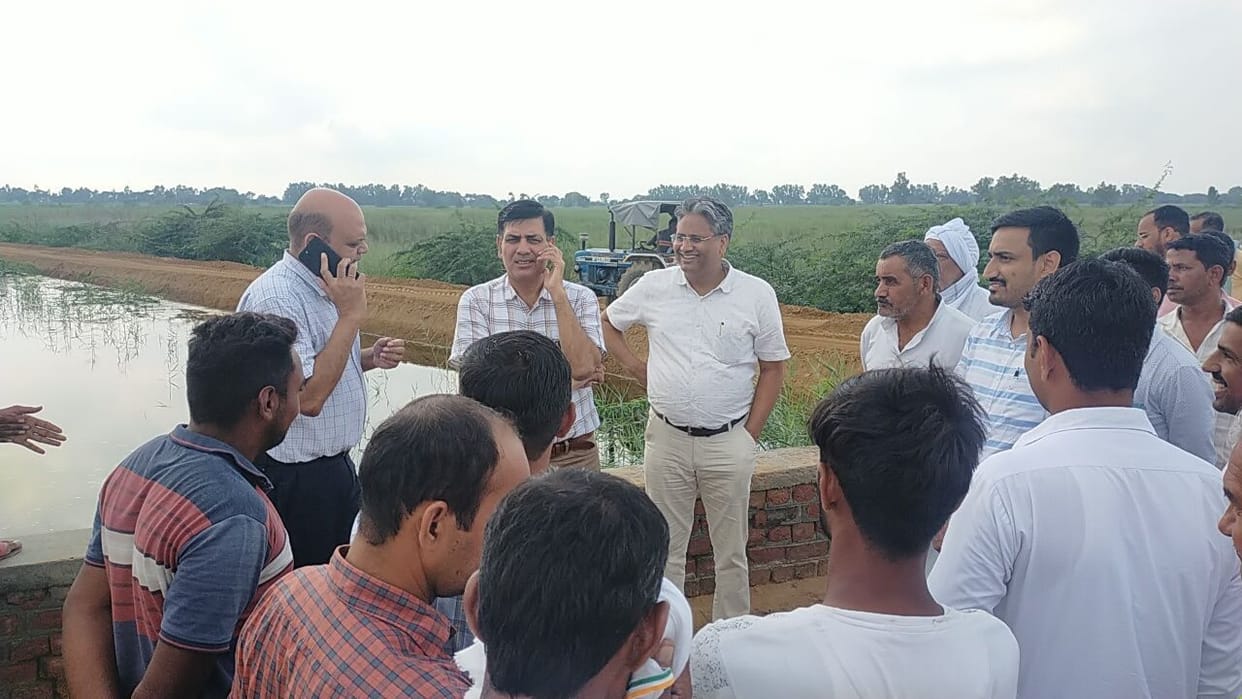 Many acres of crops submerged due to breaking of bean drain between Shakkar Mandori and Shahpuria