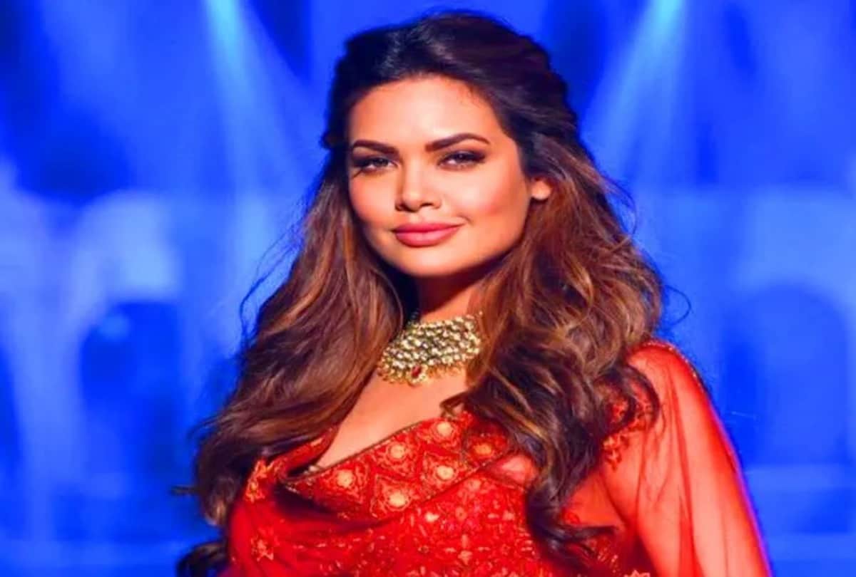 Esha Gupta Gives Befitting reply to trolls after getting trolled for her workout video