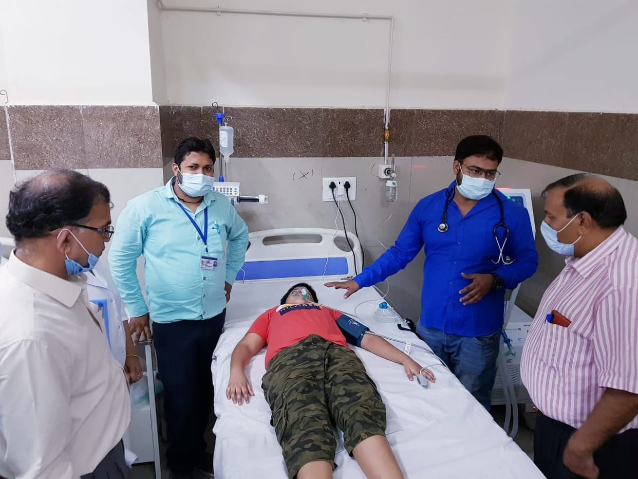 The child was admitted in two minutes, oxygen was found in the third minute