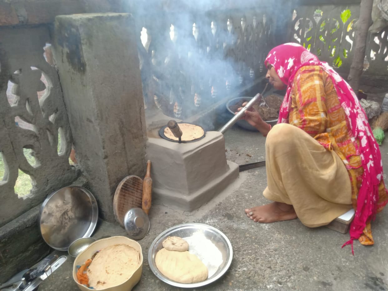 Rising gas prices, Ujjwala scheme is not working