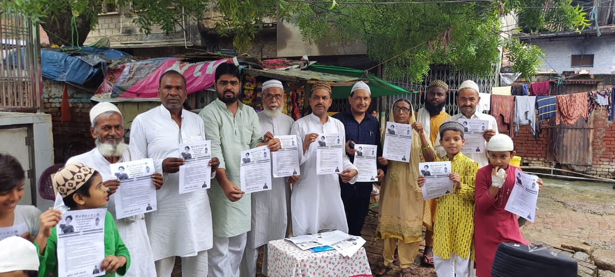 etawah news,Congressmen distributed resolution letters to Namazis