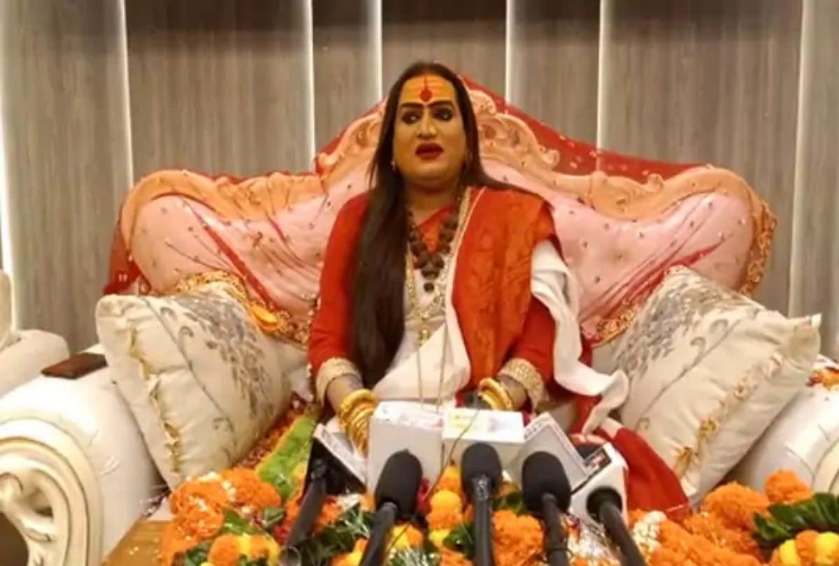 Mahamandaleshwar Laxmi Narayan of Kinnar Akhara called Kangana Ranaut statement treason