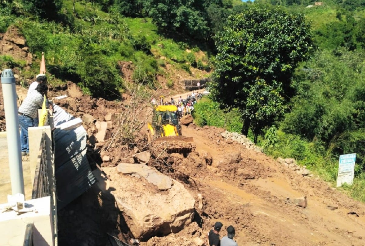 himachal weather update:  261 roads closed due to landslide after heavy rain, 15 cowsheds damaged