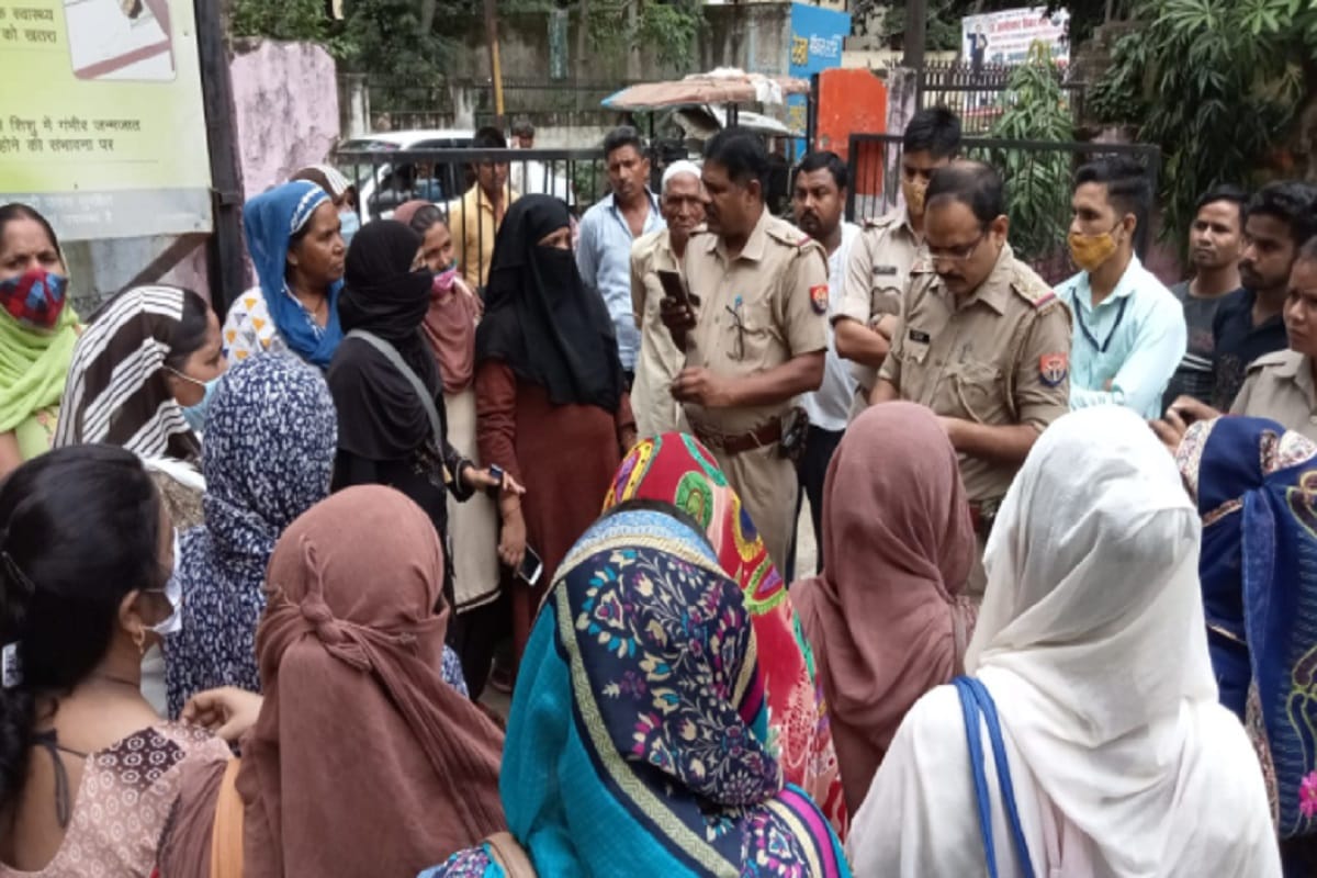 UP News: Asha women and villagers created ruckus in Sardhana CHC after the death of the woman