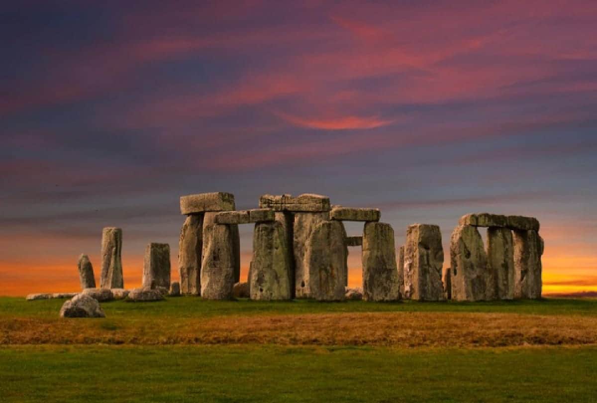Mysterious Story of Stonehenge Which is linked with aliens