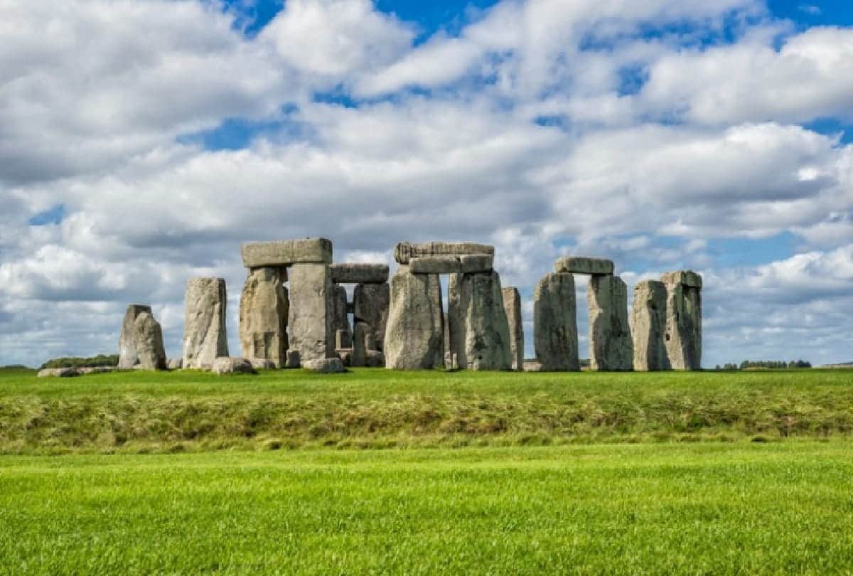 Mysterious Story of Stonehenge Which is linked with aliens