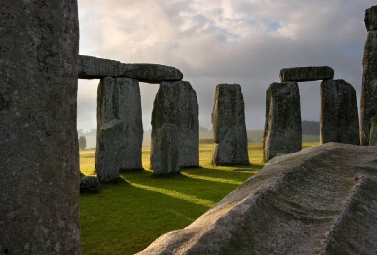 Mysterious Story of Stonehenge Which is linked with aliens