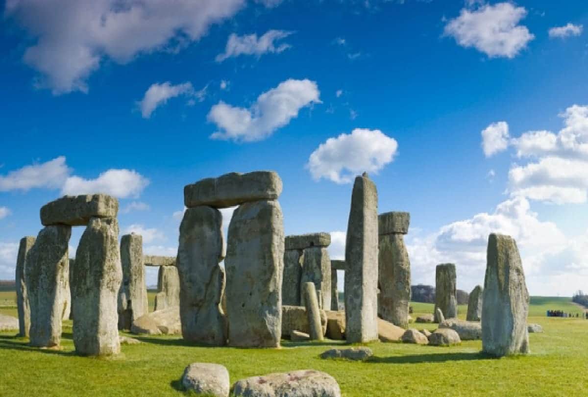 Mysterious Story of Stonehenge Which is linked with aliens