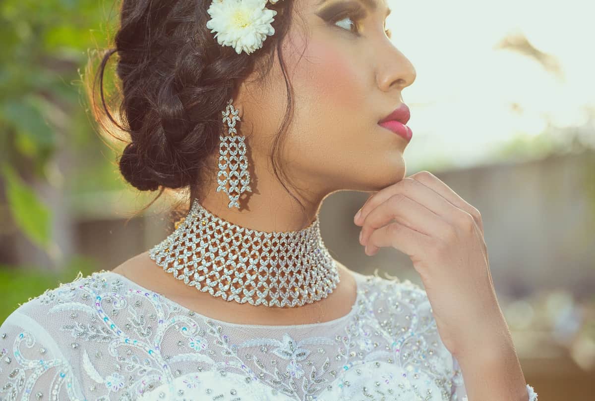 fashion tips carry these four accessories for looking stylish and glamorous