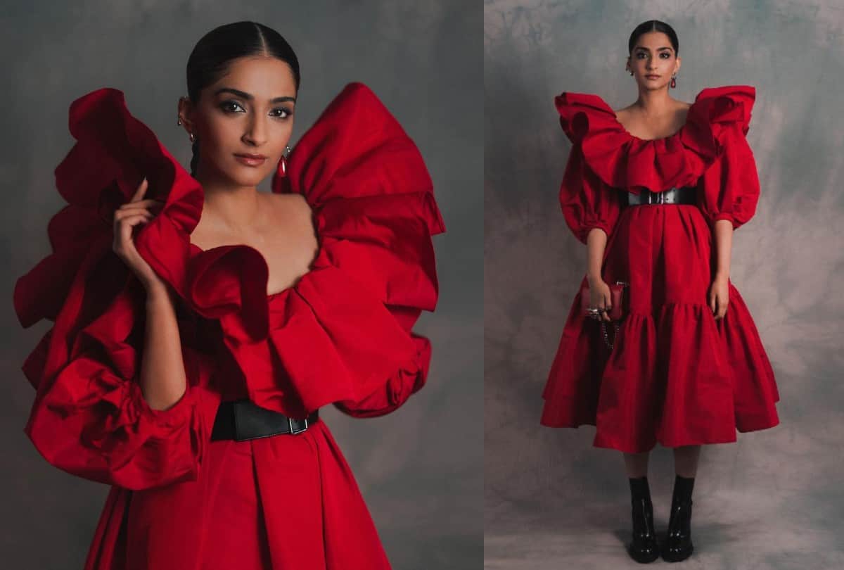 sonam kapoor is wearing red backless frock looks gorgeous
